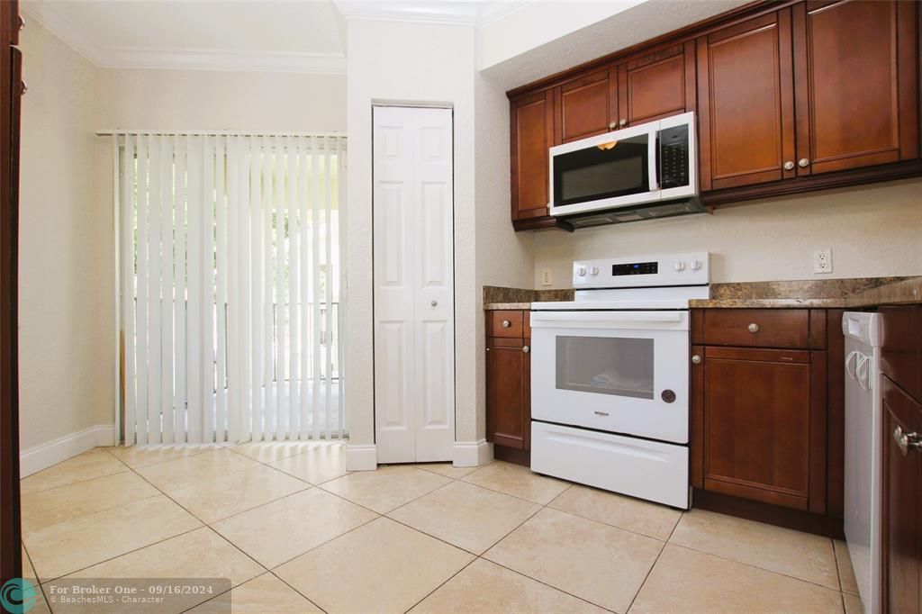 Active With Contract: $2,500 (2 beds, 2 baths, 1400 Square Feet)