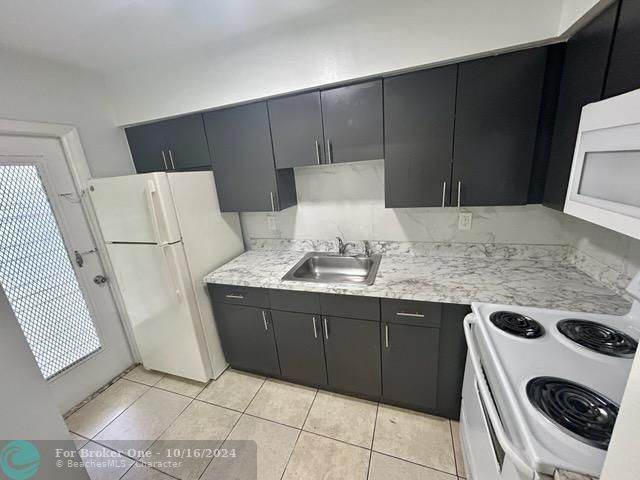 Active With Contract: $1,600 (1 beds, 1 baths, 0 Square Feet)