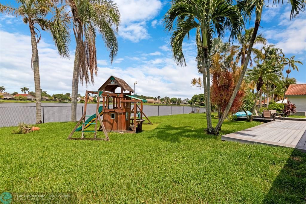 For Sale: $850,000 (3 beds, 2 baths, 2002 Square Feet)