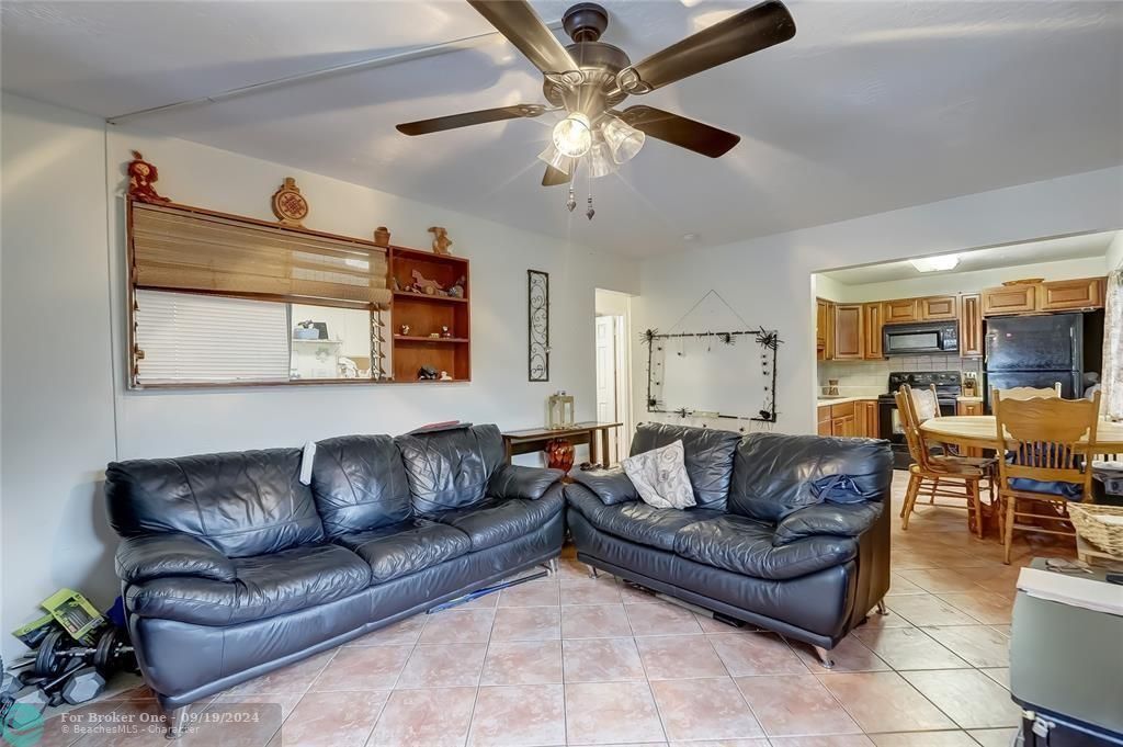 For Sale: $2,000 (2 beds, 1 baths, 1440 Square Feet)