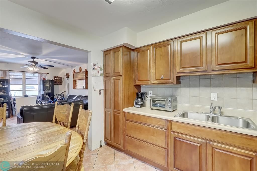 For Sale: $2,000 (2 beds, 1 baths, 1440 Square Feet)