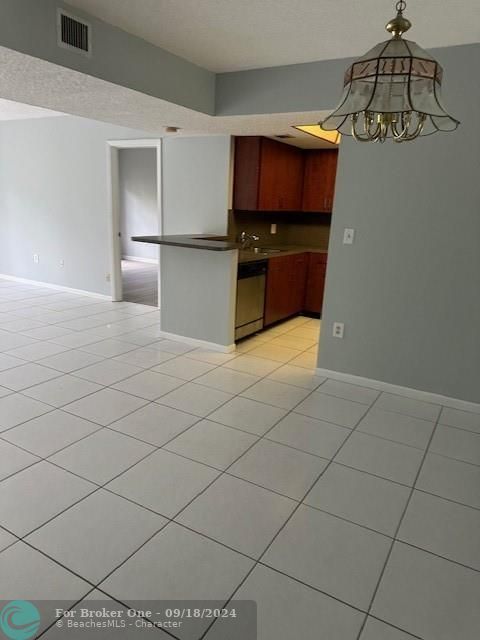 For Rent: $2,150 (2 beds, 2 baths, 1085 Square Feet)