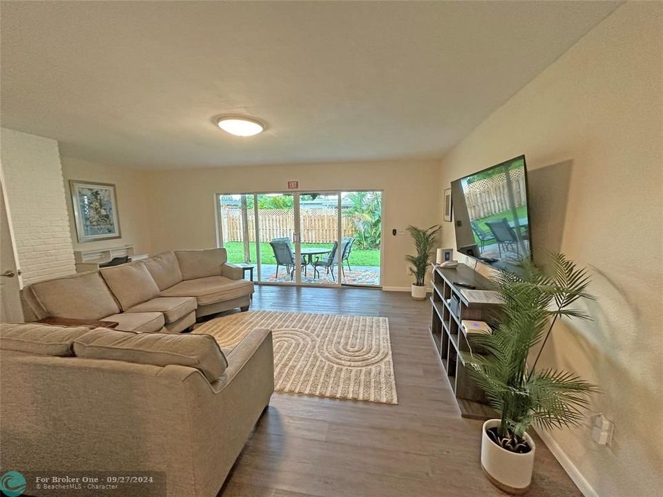 Active With Contract: $3,000 (3 beds, 2 baths, 1455 Square Feet)