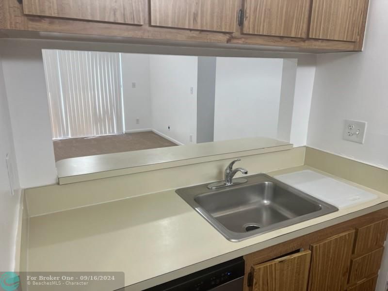 For Sale: $2,295 (2 beds, 2 baths, 5932 Square Feet)