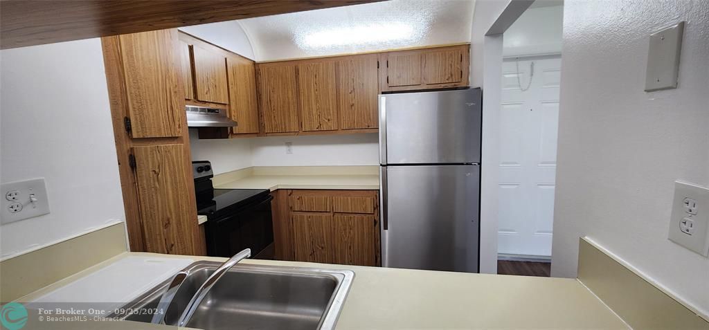 For Sale: $2,295 (2 beds, 2 baths, 5932 Square Feet)