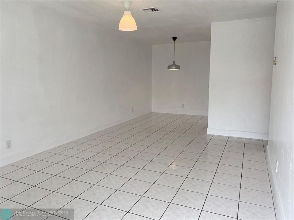 For Sale: $1,900 (2 beds, 1 baths, 762 Square Feet)