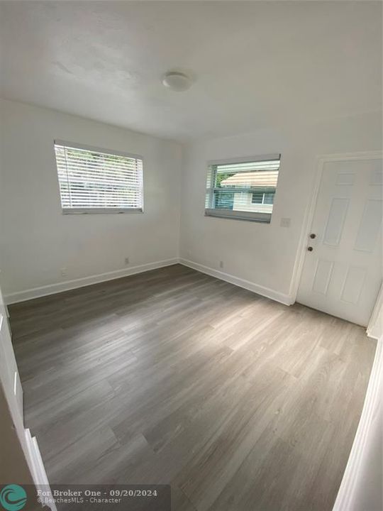 For Sale: $1,900 (2 beds, 1 baths, 762 Square Feet)