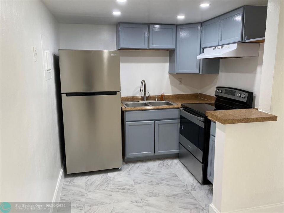 For Sale: $1,900 (2 beds, 1 baths, 762 Square Feet)