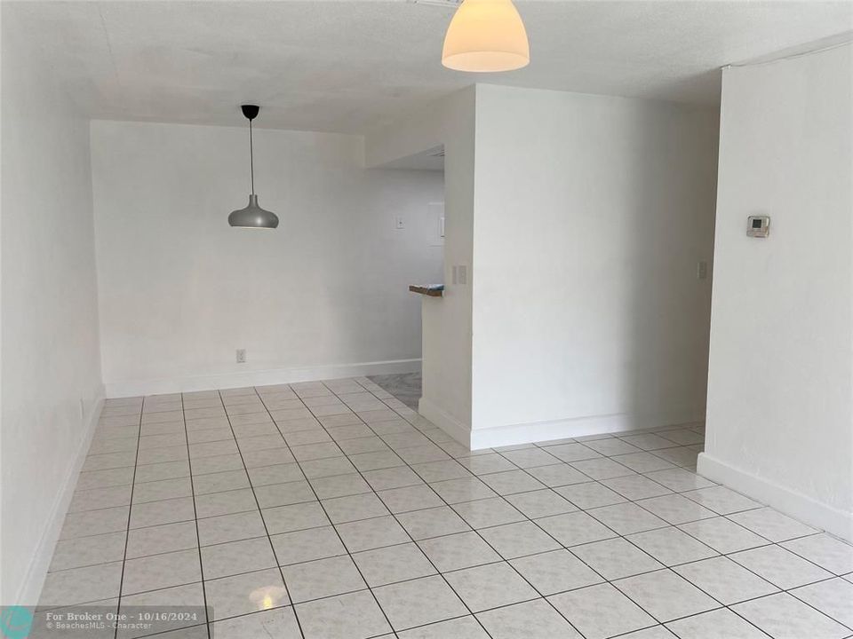 For Sale: $1,900 (2 beds, 1 baths, 762 Square Feet)