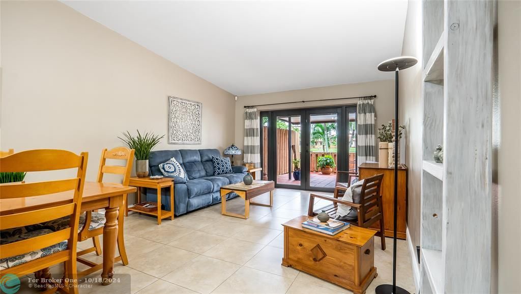 Active With Contract: $474,000 (2 beds, 2 baths, 1124 Square Feet)