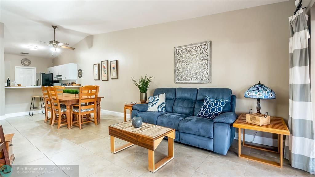 Active With Contract: $474,000 (2 beds, 2 baths, 1124 Square Feet)