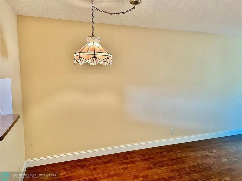 For Sale: $160,000 (2 beds, 2 baths, 876 Square Feet)