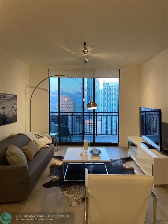 Active With Contract: $4,400 (2 beds, 2 baths, 1097 Square Feet)