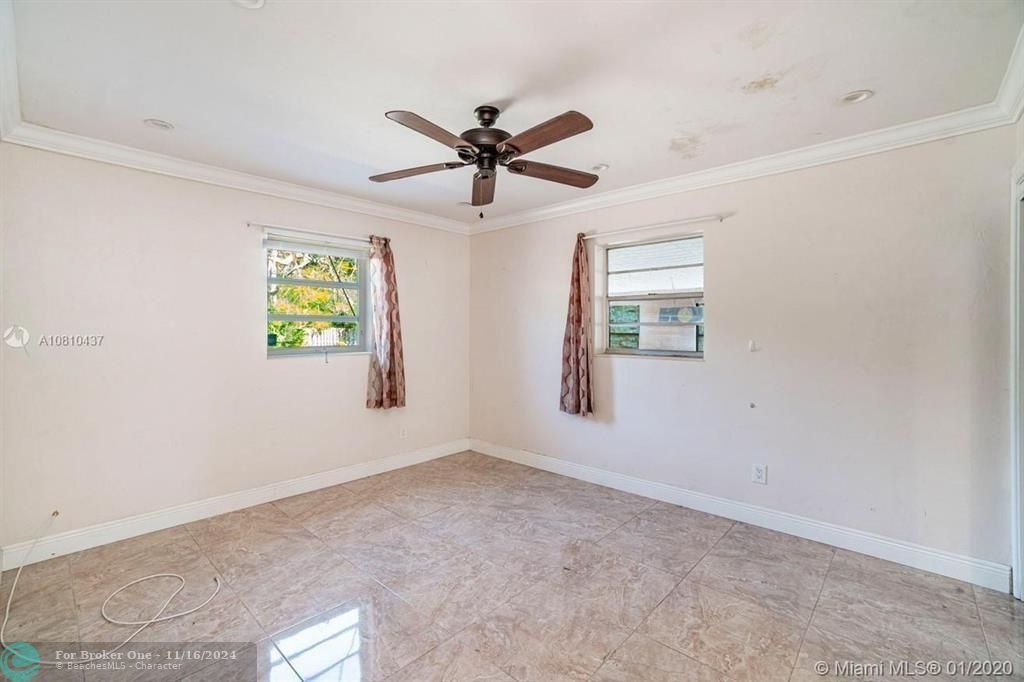 Active With Contract: $4,000 (5 beds, 2 baths, 1829 Square Feet)