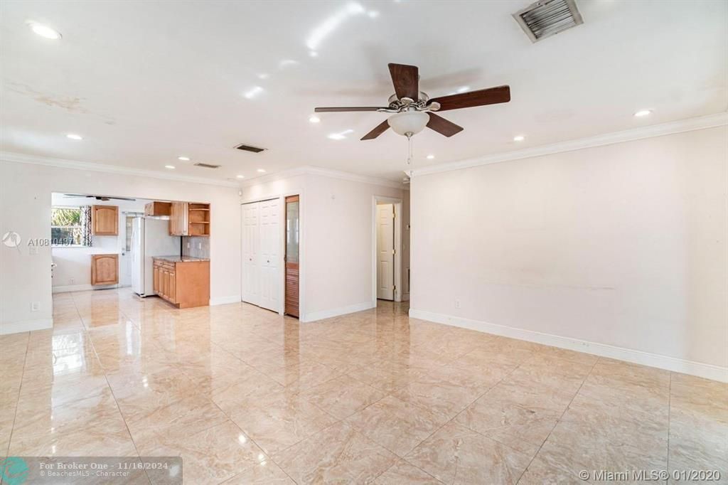 Active With Contract: $4,000 (5 beds, 2 baths, 1829 Square Feet)