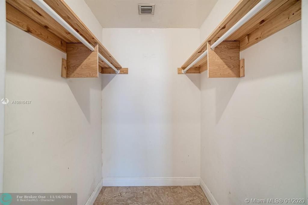 Active With Contract: $4,000 (5 beds, 2 baths, 1829 Square Feet)