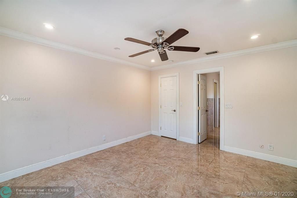 Active With Contract: $4,000 (5 beds, 2 baths, 1829 Square Feet)