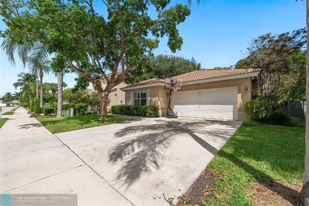 Active With Contract: $575,000 (4 beds, 2 baths, 1658 Square Feet)