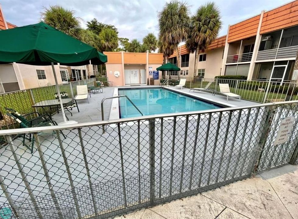 Active With Contract: $1,500 (1 beds, 1 baths, 750 Square Feet)