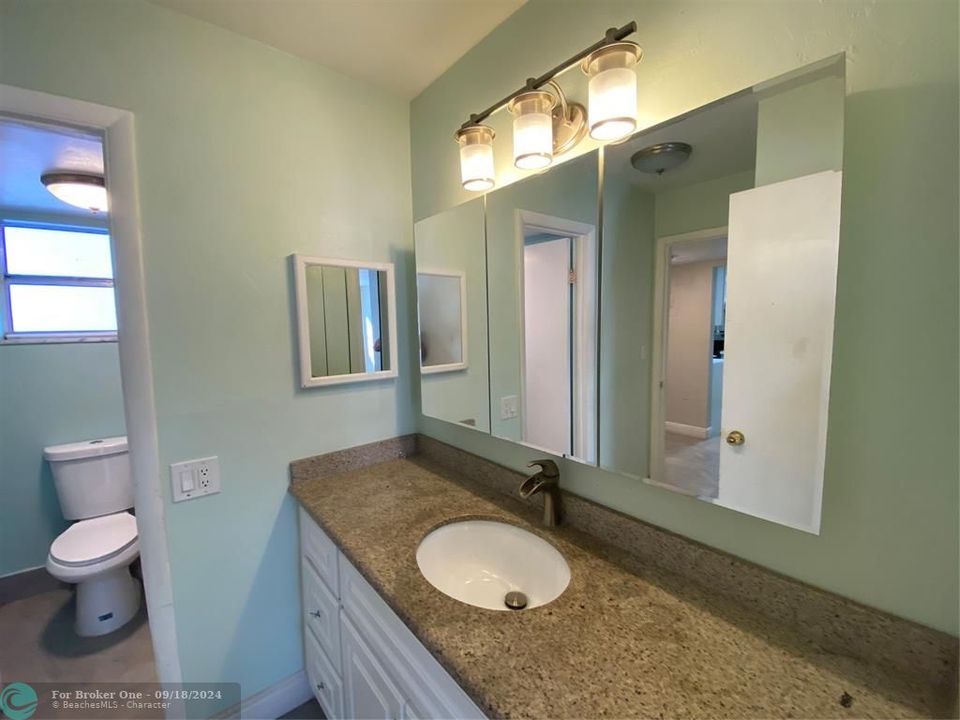 Active With Contract: $1,500 (1 beds, 1 baths, 750 Square Feet)