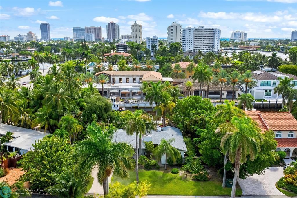 For Sale: $3,990,000 (2 beds, 2 baths, 1427 Square Feet)