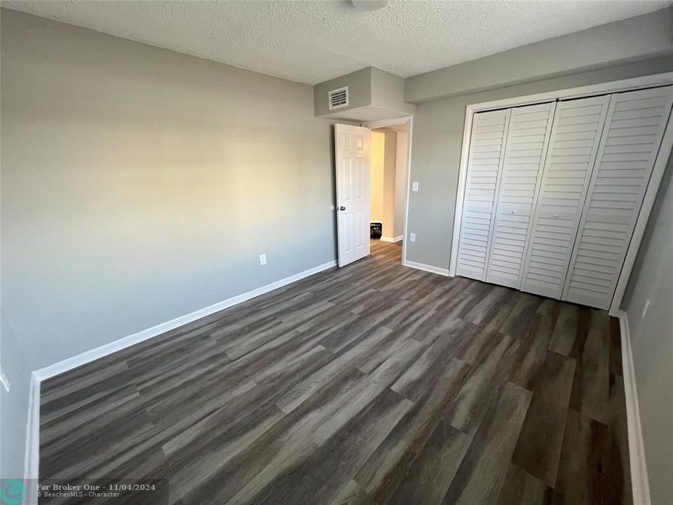 Active With Contract: $1,775 (1 beds, 1 baths, 10386 Square Feet)