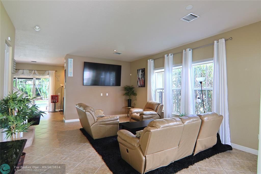 For Sale: $729,900 (3 beds, 2 baths, 2379 Square Feet)