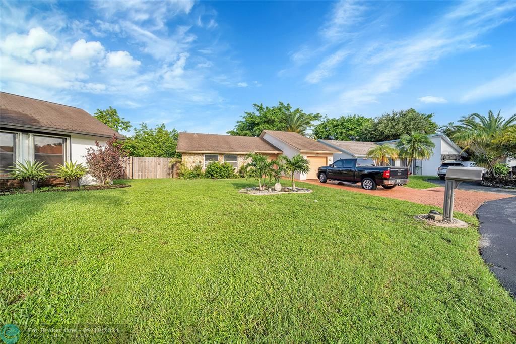 For Sale: $585,000 (4 beds, 2 baths, 1710 Square Feet)