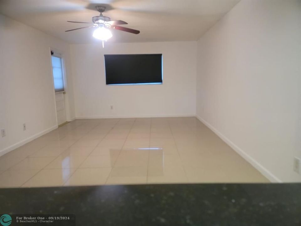 Active With Contract: $1,750 (1 beds, 1 baths, 780 Square Feet)