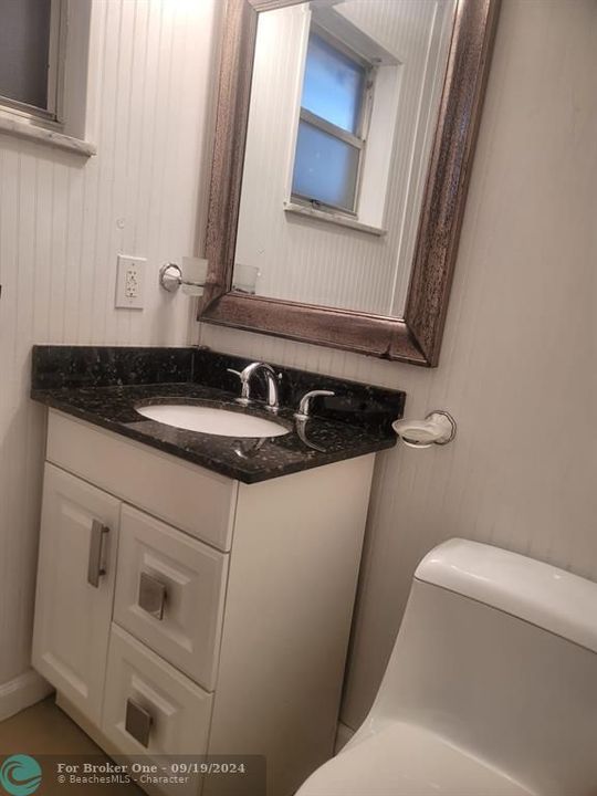 Active With Contract: $1,750 (1 beds, 1 baths, 780 Square Feet)