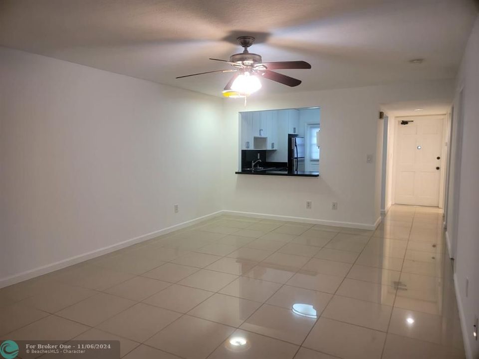 Active With Contract: $1,750 (1 beds, 1 baths, 780 Square Feet)