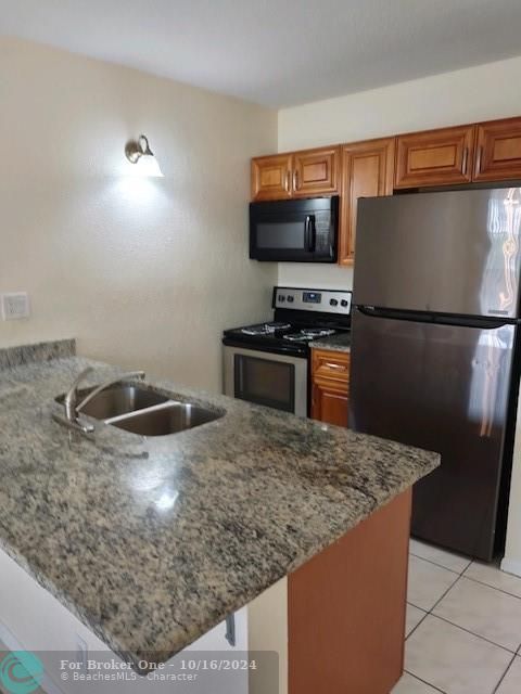 For Rent: $1,600 (1 beds, 1 baths, 606 Square Feet)