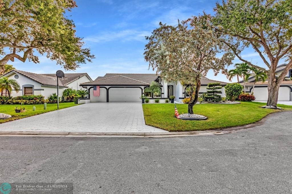 For Sale: $1,075,000 (5 beds, 2 baths, 3145 Square Feet)