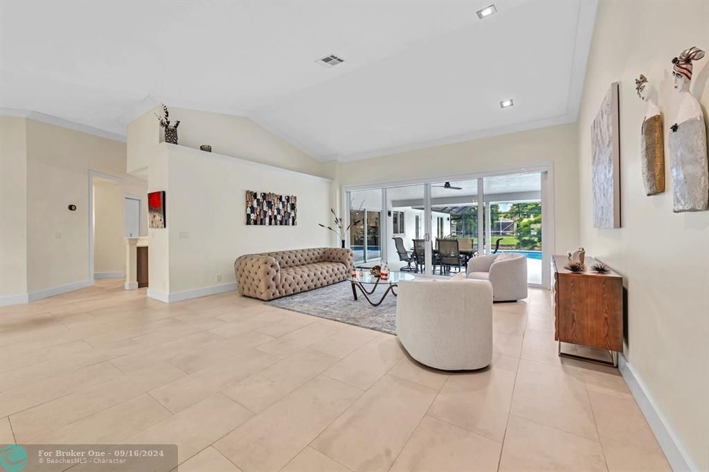 For Sale: $1,075,000 (5 beds, 2 baths, 3145 Square Feet)