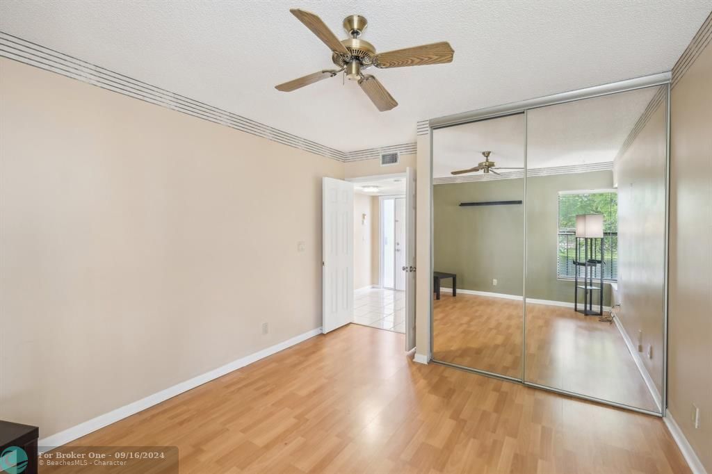 Active With Contract: $269,900 (2 beds, 2 baths, 978 Square Feet)