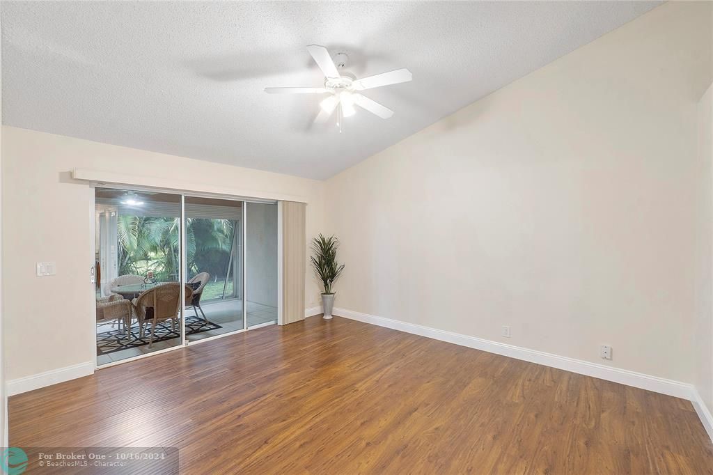 For Rent: $2,595 (2 beds, 2 baths, 1727 Square Feet)