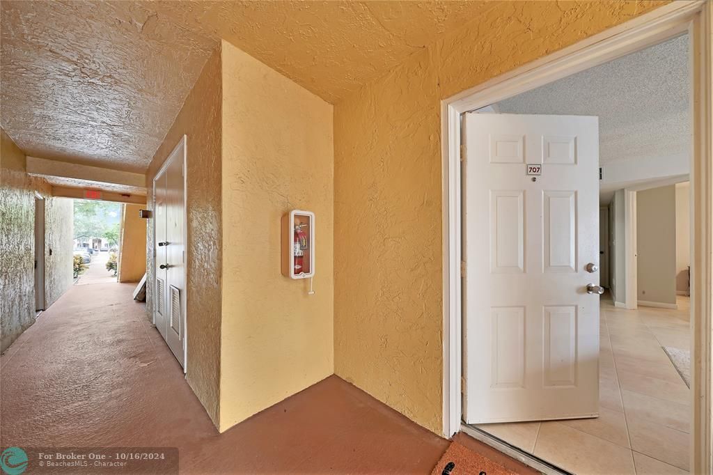 For Sale: $289,000 (2 beds, 1 baths, 1150 Square Feet)