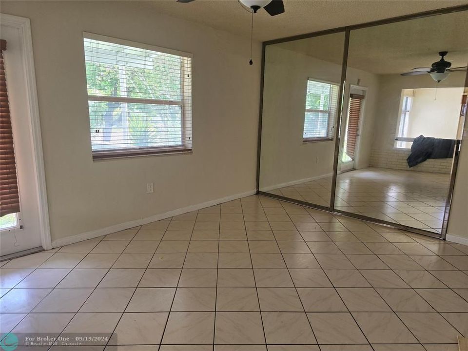 For Rent: $2,500 (2 beds, 1 baths, 977 Square Feet)