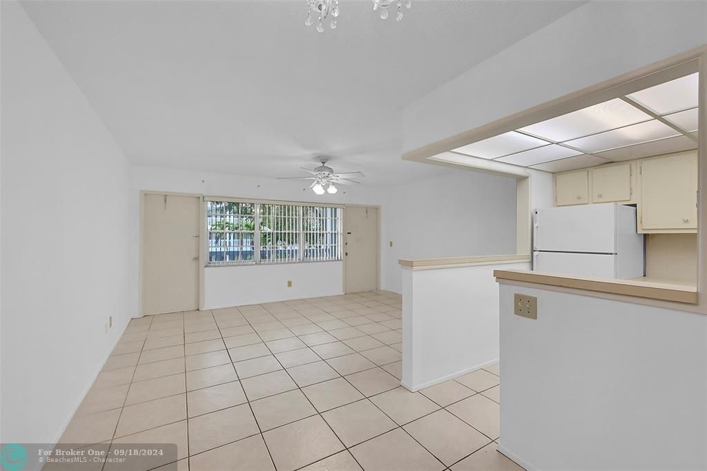 Active With Contract: $1,400 (1 beds, 1 baths, 650 Square Feet)