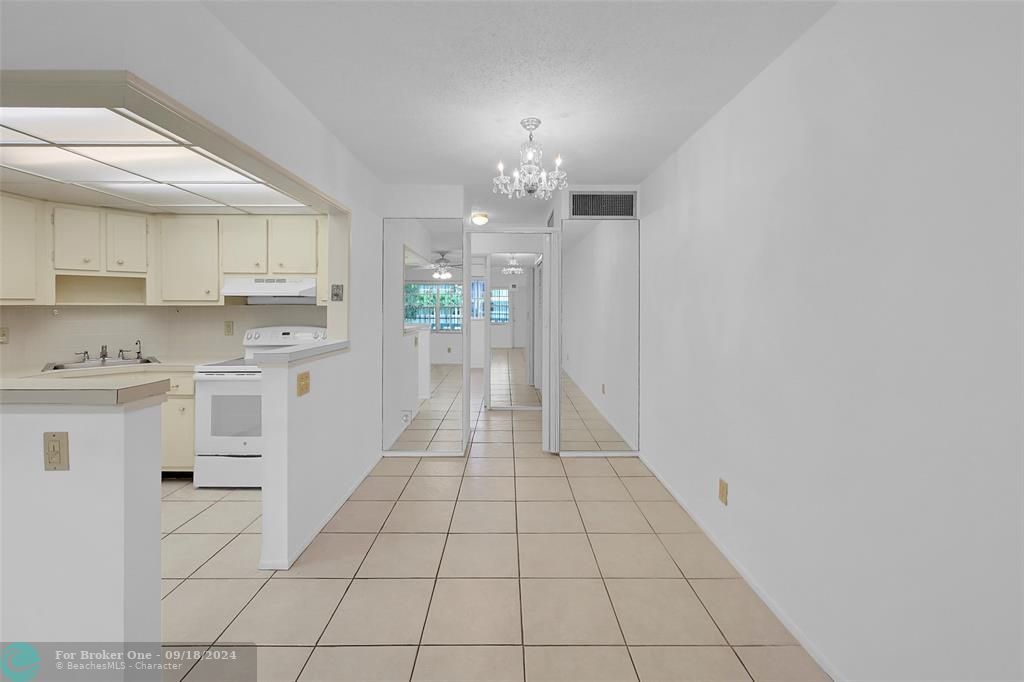 Active With Contract: $1,400 (1 beds, 1 baths, 650 Square Feet)