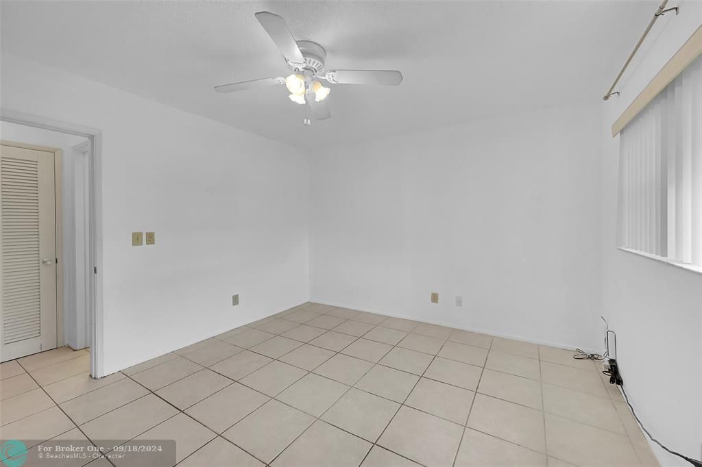 Active With Contract: $1,400 (1 beds, 1 baths, 650 Square Feet)