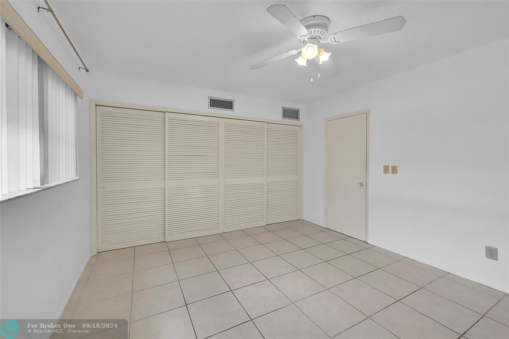 Active With Contract: $1,400 (1 beds, 1 baths, 650 Square Feet)