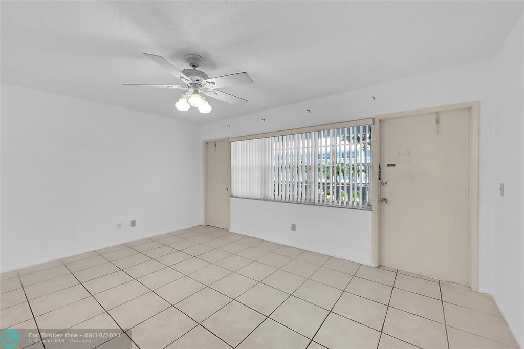 Active With Contract: $1,400 (1 beds, 1 baths, 650 Square Feet)