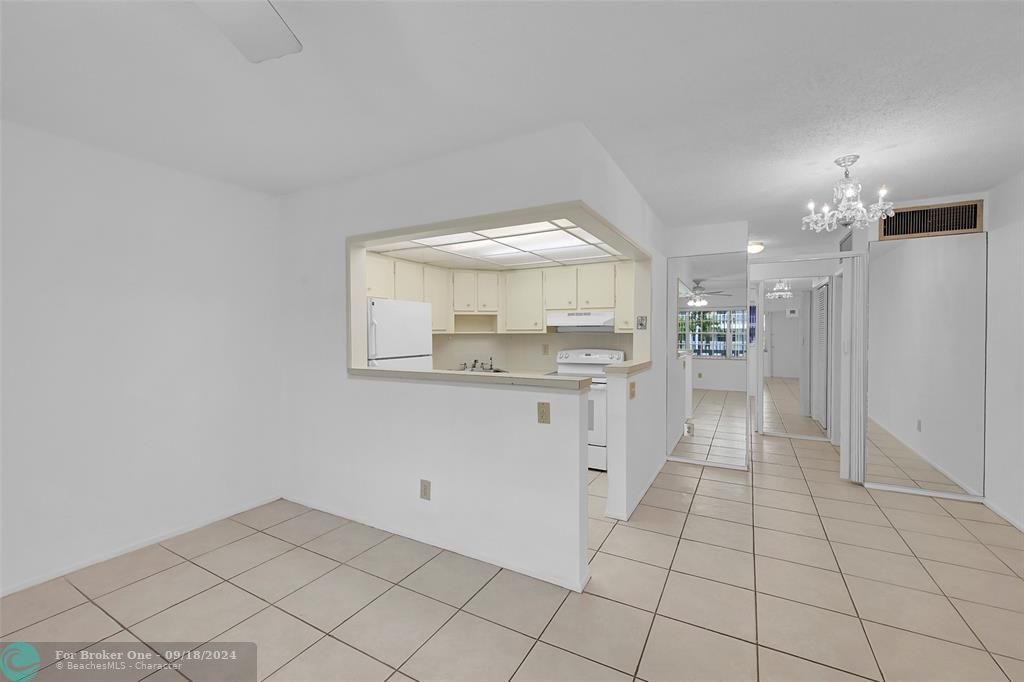 Active With Contract: $1,400 (1 beds, 1 baths, 650 Square Feet)