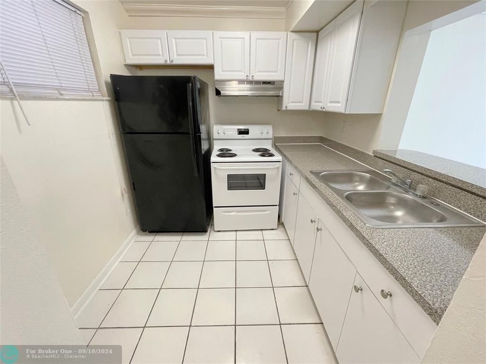 For Rent: $1,450 (1 beds, 1 baths, 800 Square Feet)