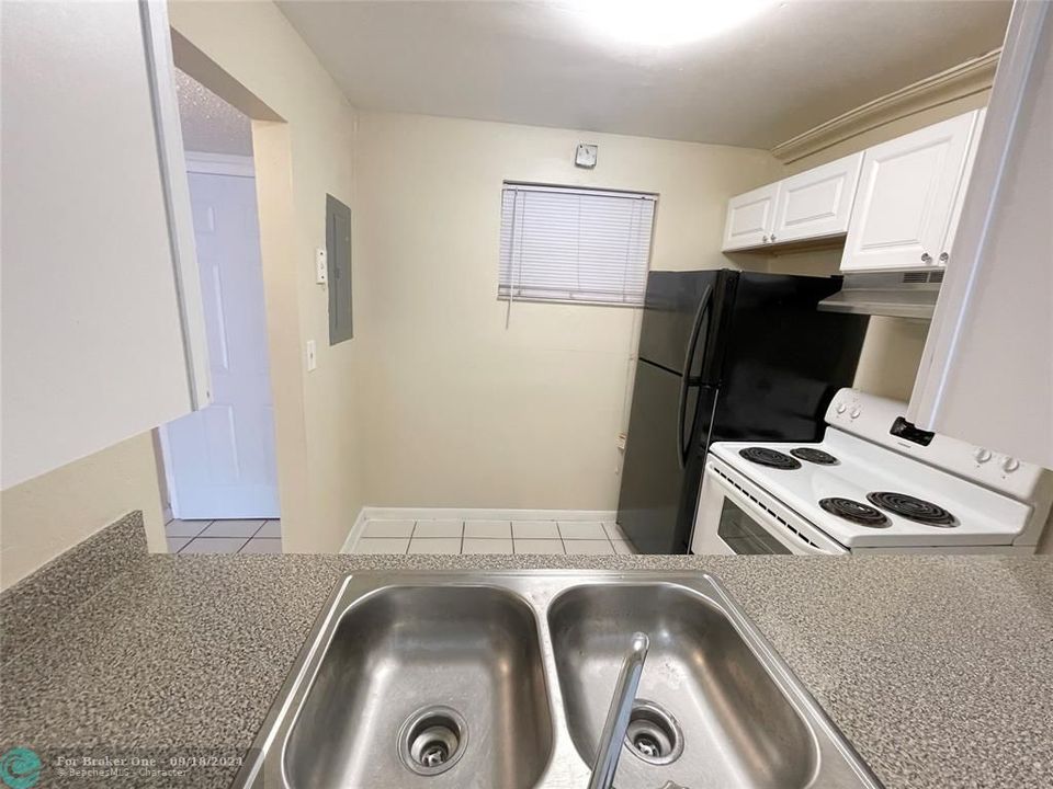 For Rent: $1,450 (1 beds, 1 baths, 800 Square Feet)