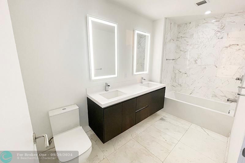 For Sale: $745,000 (1 beds, 1 baths, 937 Square Feet)