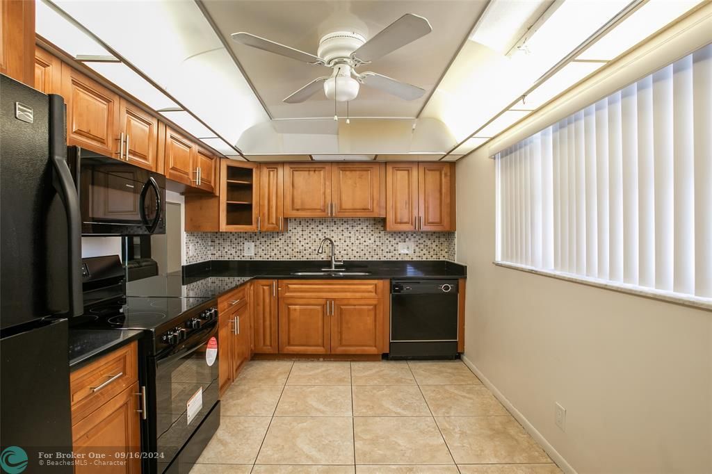 For Sale: $229,900 (2 beds, 2 baths, 1134 Square Feet)