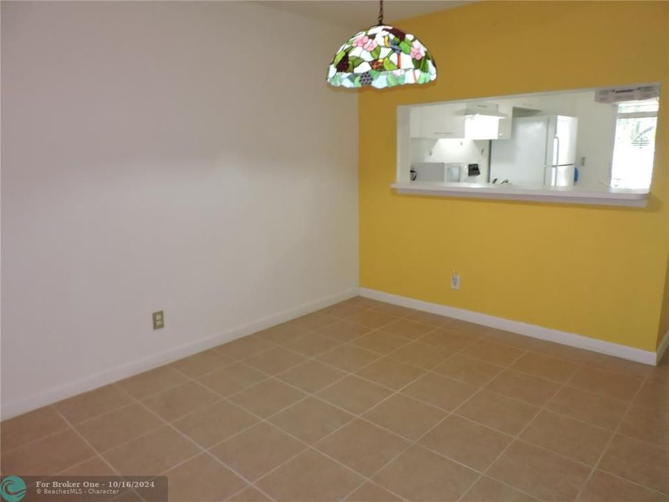 For Sale: $335,000 (2 beds, 2 baths, 1007 Square Feet)