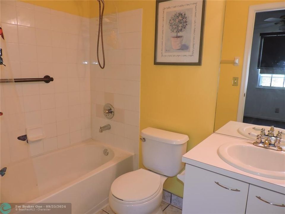 For Sale: $335,000 (2 beds, 2 baths, 1007 Square Feet)